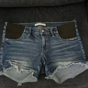 Kancan maternity Jean shorts 29